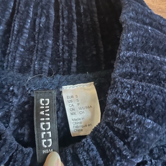 H&M Divided Navy Ribbed Sweater - Picture 2 of 2